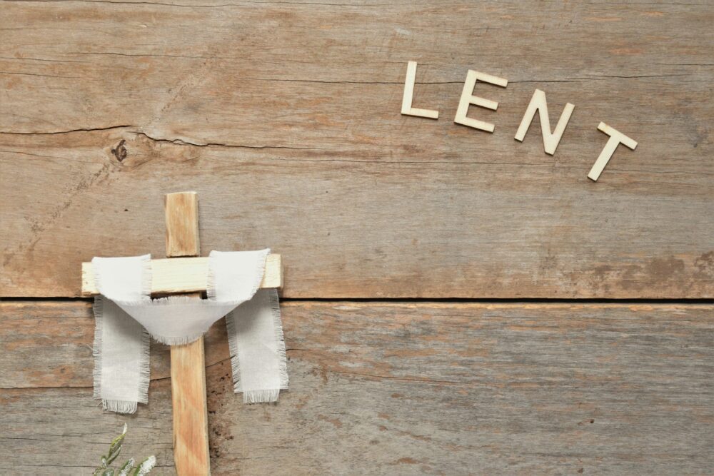 a piece of wood with the word lent on it